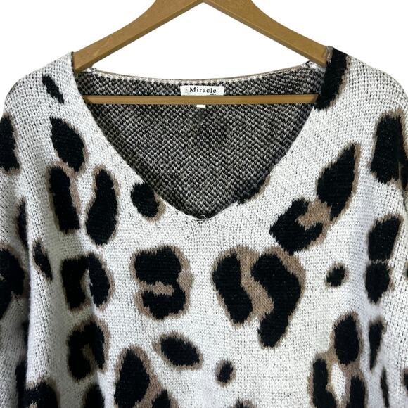 Miracle Leopard Print Oversized Sweater Womens S/M White Cotton Cozy Neutral - Picture 3 of 6